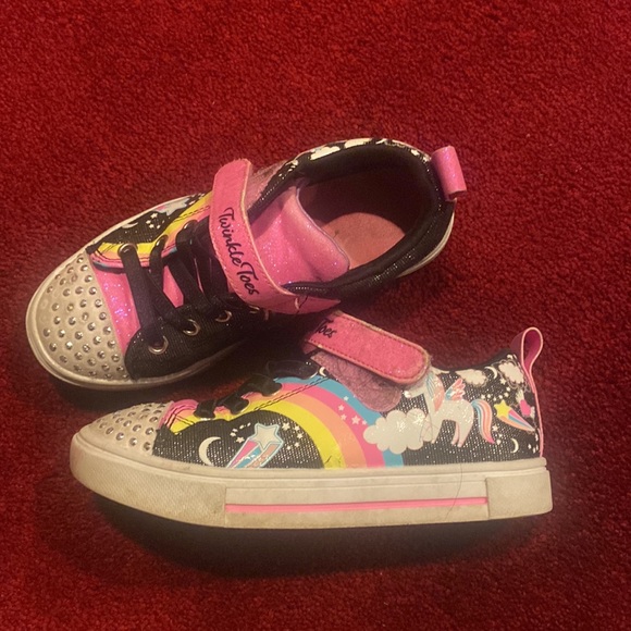 Twinkle Toes. Lights up - Picture 3 of 6